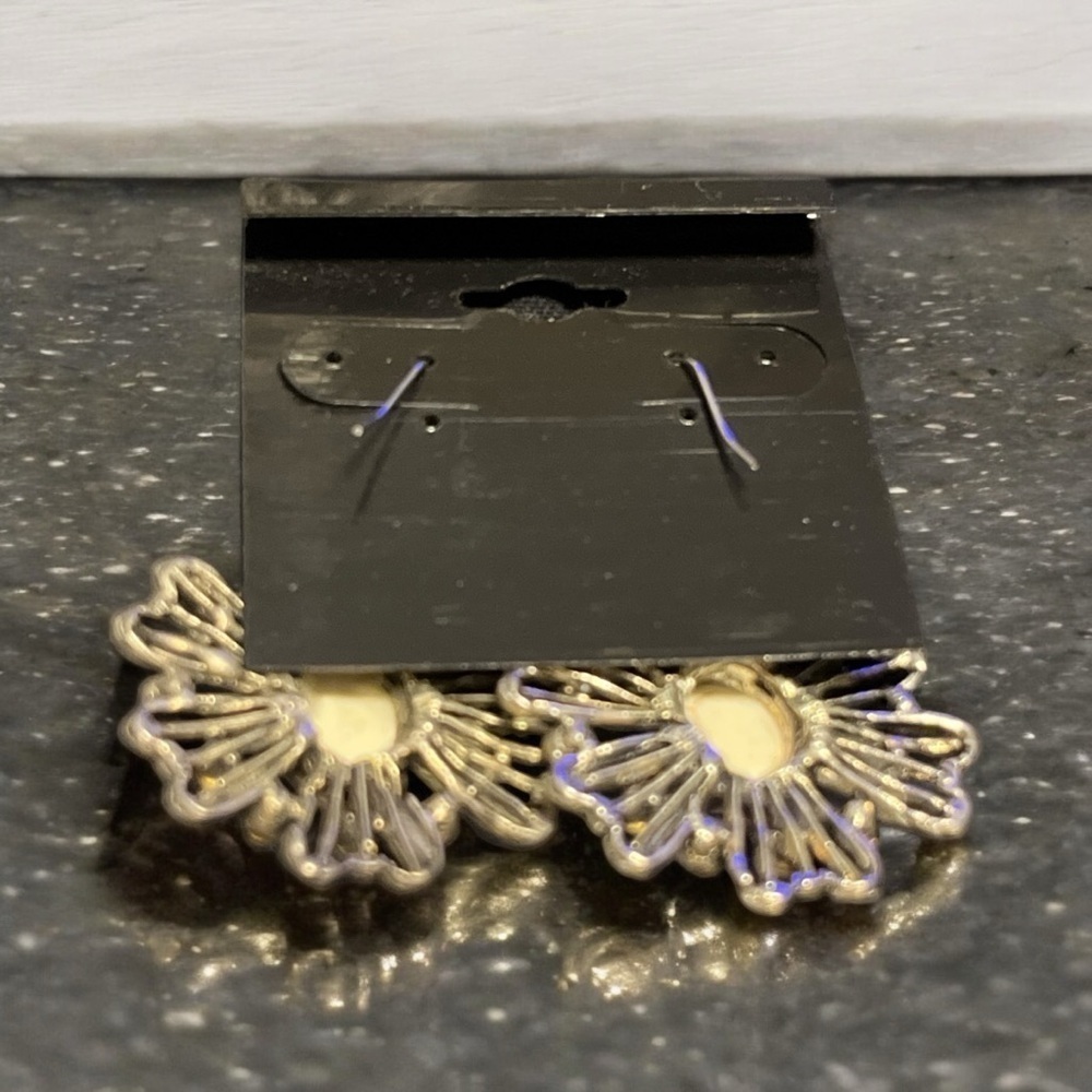 Gorgeous Dangle Earrings - Picture 2 of 2